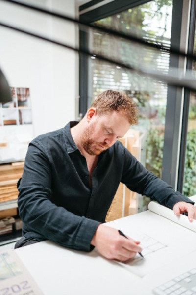 Nils Fröhlich im Büro